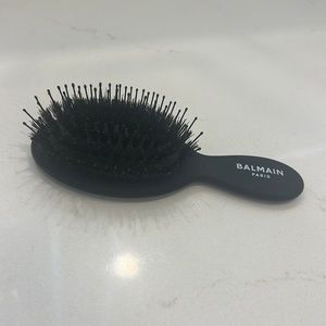 Val main hair brush